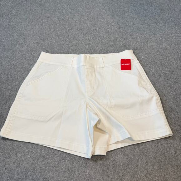 Women's Spanx 6" Twill Shorts in Bright White Size IX NEW - Picture 2 of 8